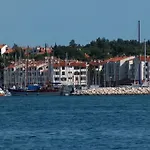 Waterfront - Cervar Daire